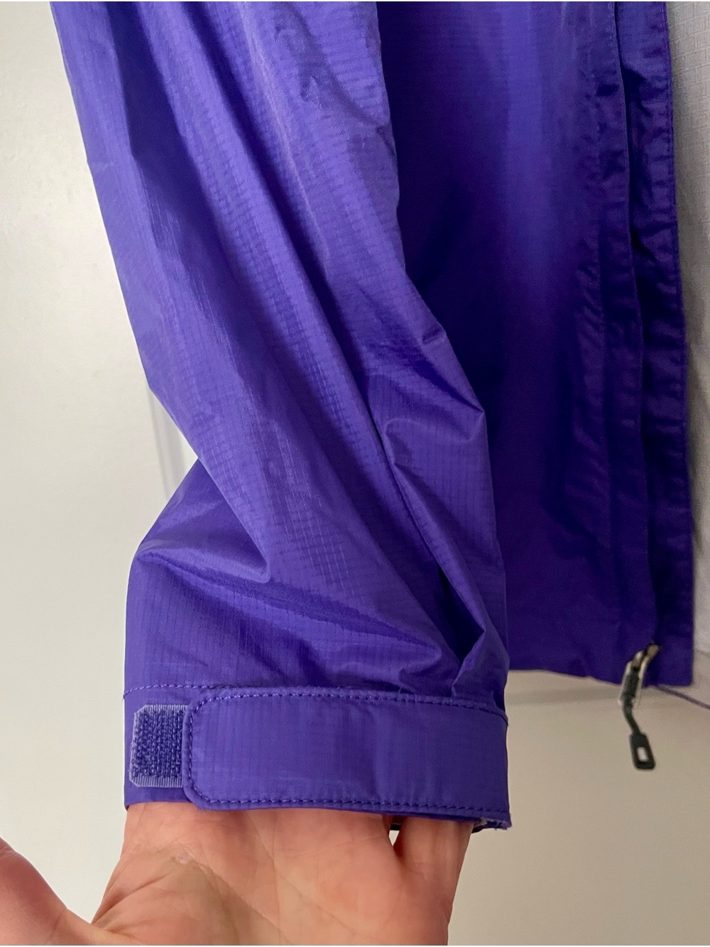 Like New Patagonia Women's lightweight Purple Rain Jacket - Picture 6 of 10